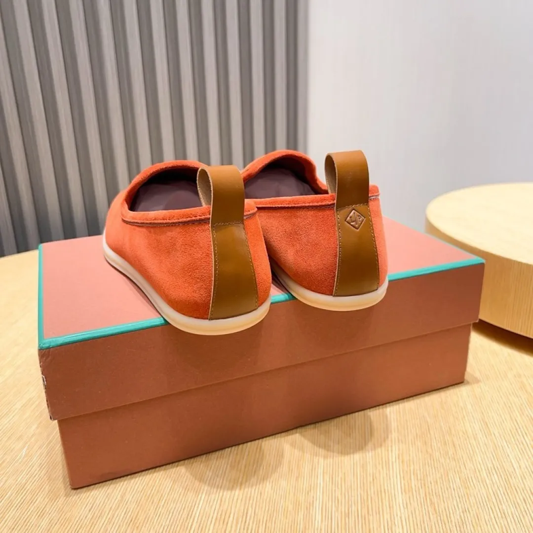 Men's shoes 400💰[loro piana] 2025 new moccasins, popular casual sneakers for street men. The shoes are made of first-layer suede leather uppers with rubber soles, a classic. The complex craftsmanship and meticulous structure make the shoes light and soft, allowing you to walk comfortably and freely. Perfect for summer wear. Yardage: 38-45.